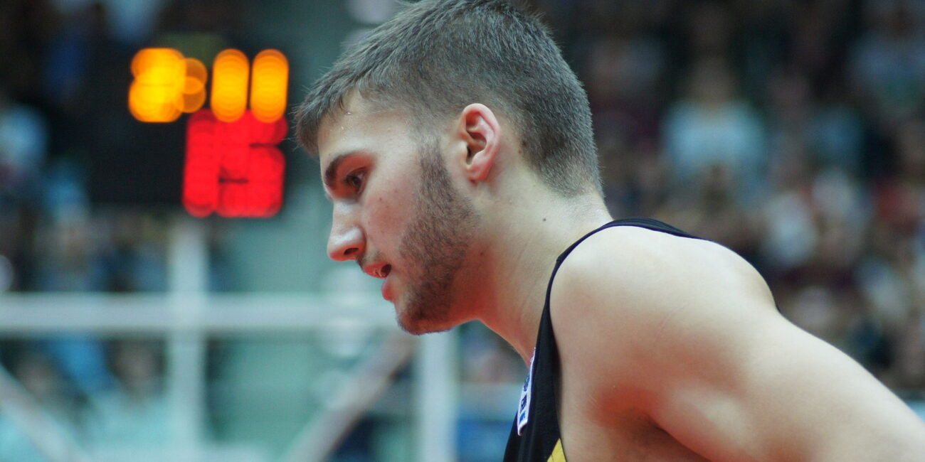 CC BY-SA 3.0 at AleXXw